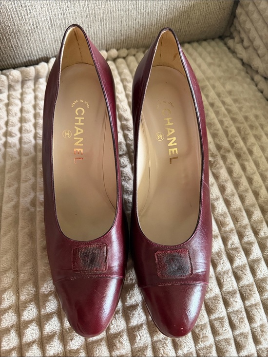 AUTH Vintage CHANEL Burgundy Leather Classic Round-Toe Pumps